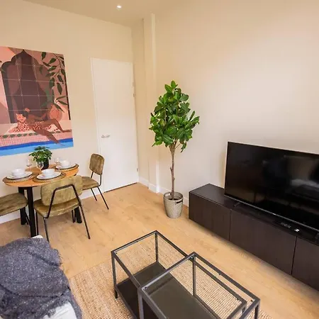 Dom wakacyjny Delightful 2 Bedroom Serviced 54m2 -mst40d-