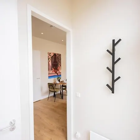 Delightful 2 Bedroom Serviced 54m2 -mst40d- Dom wakacyjny